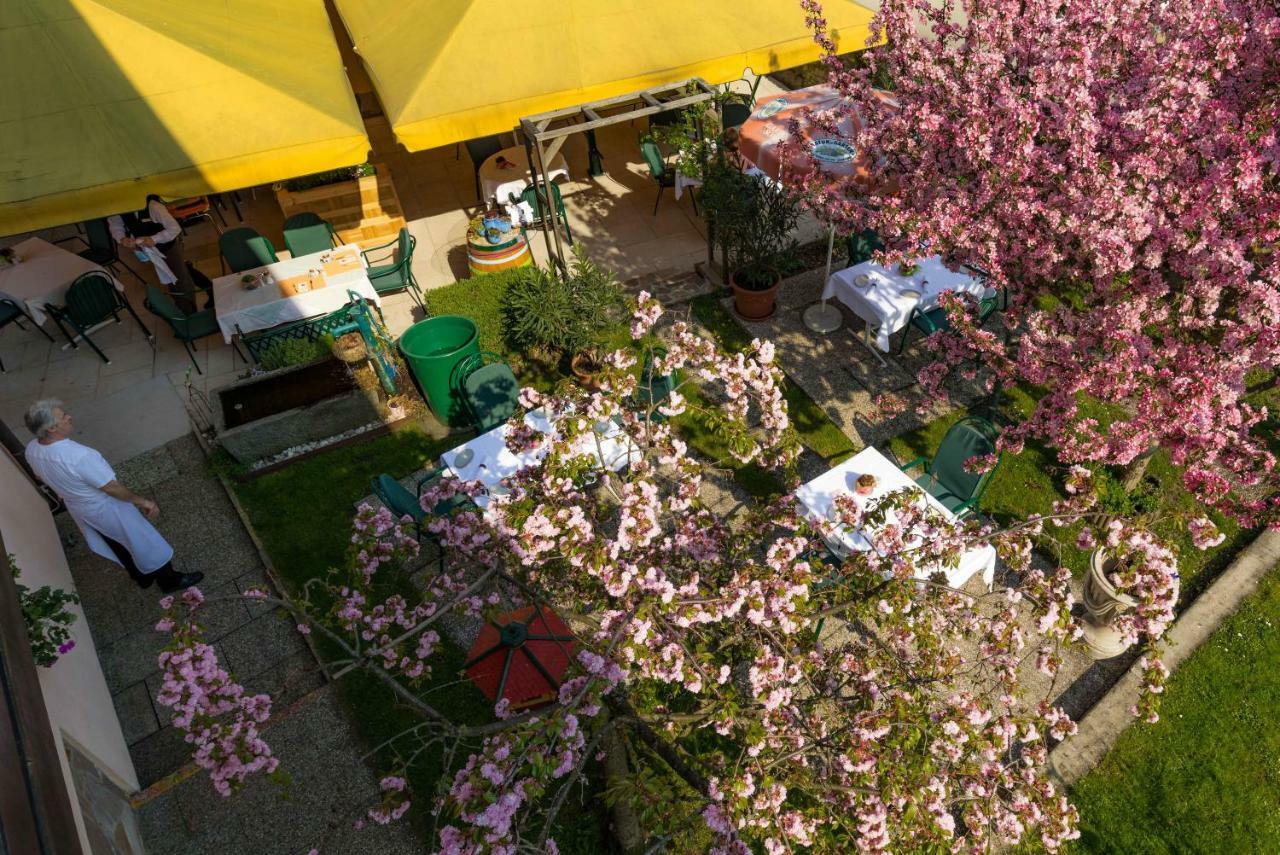 Landgasthof Zur Linde Laaben Hotel Exterior photo